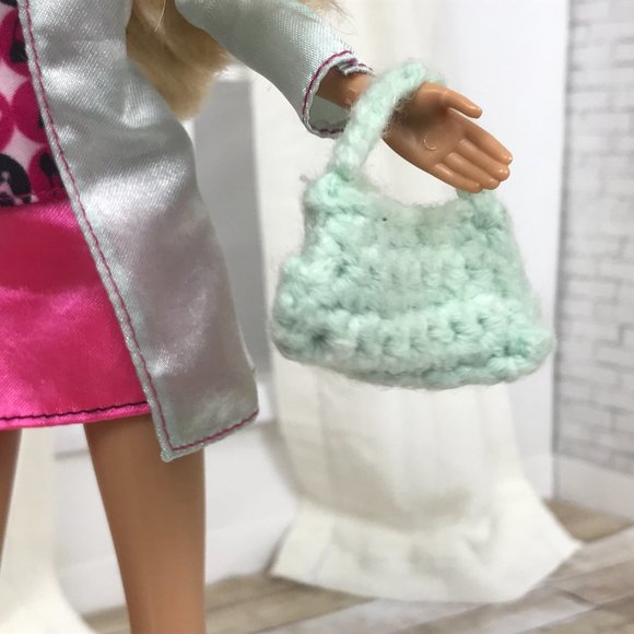 Doctor barbie with a purse - Picture 3 of 3